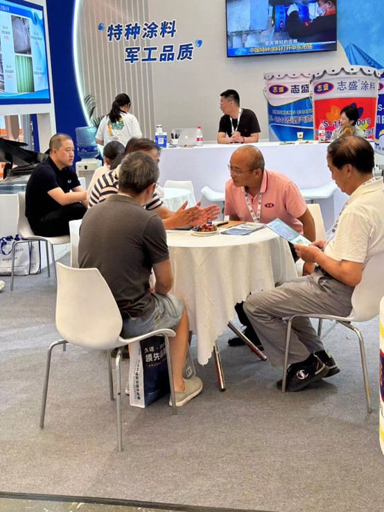 涂料博覽會(huì)與客戶(hù)洽談