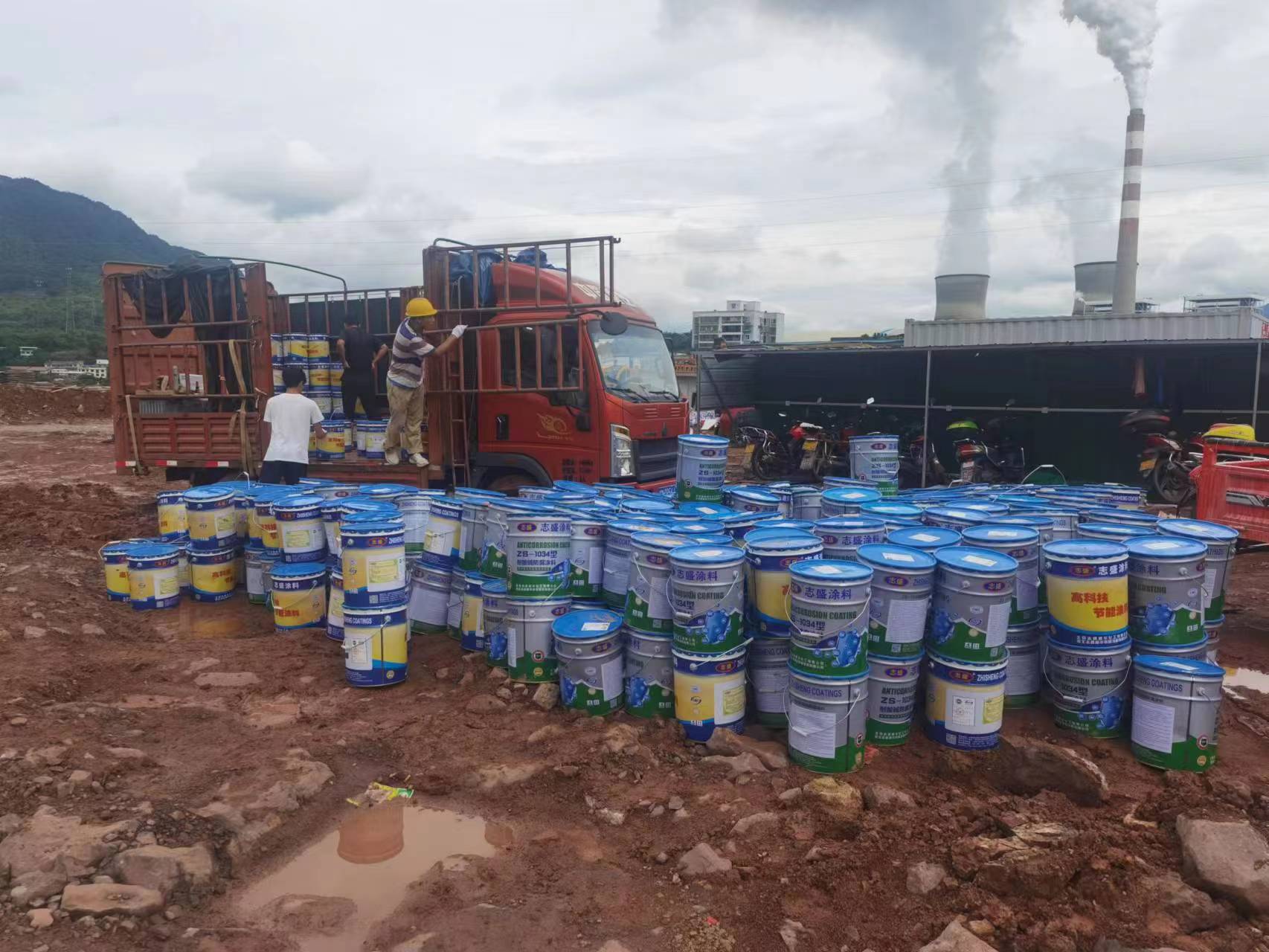 抓緊卸，還有一車