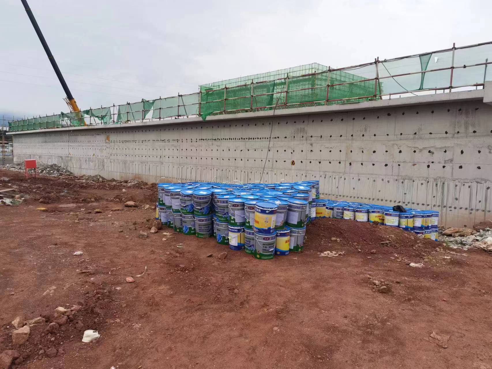 退伍軍人組成的施工隊，物料存放都要保持隊形